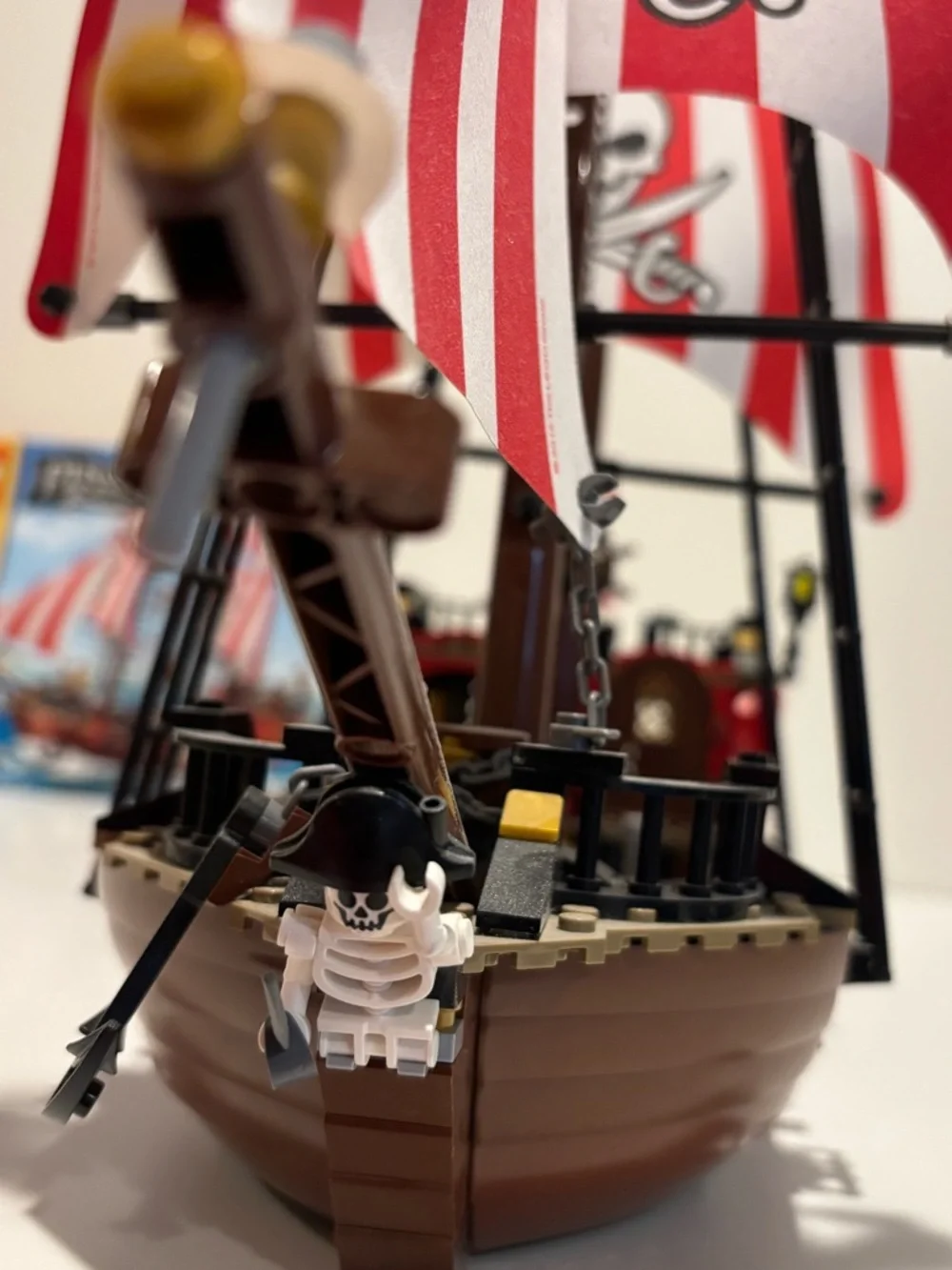 LEGO #70413 The Brick Bounty - Picture 11 of 16